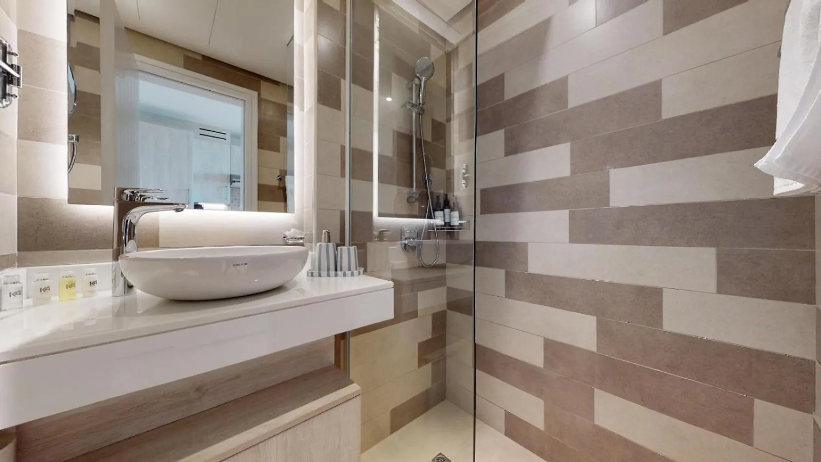 Seven Hotel And Apartments - Elegant Studio Dubai United Arab Emirates